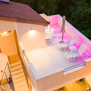 Apartment Bruno's Poolside Retreat, Trogir